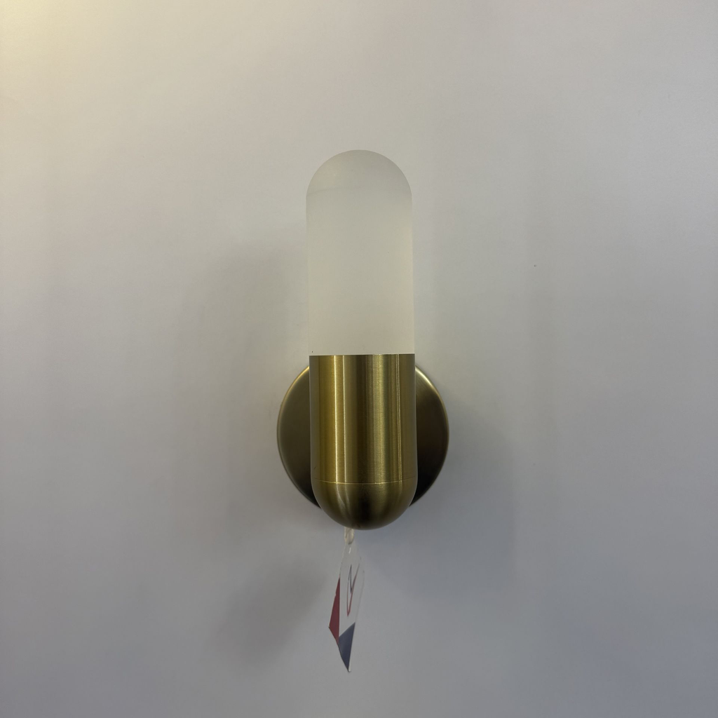 brushed-brass-wall-sconce-by-lightzone