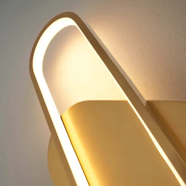 design-golden-oval-wall-light-evelia (2).webp