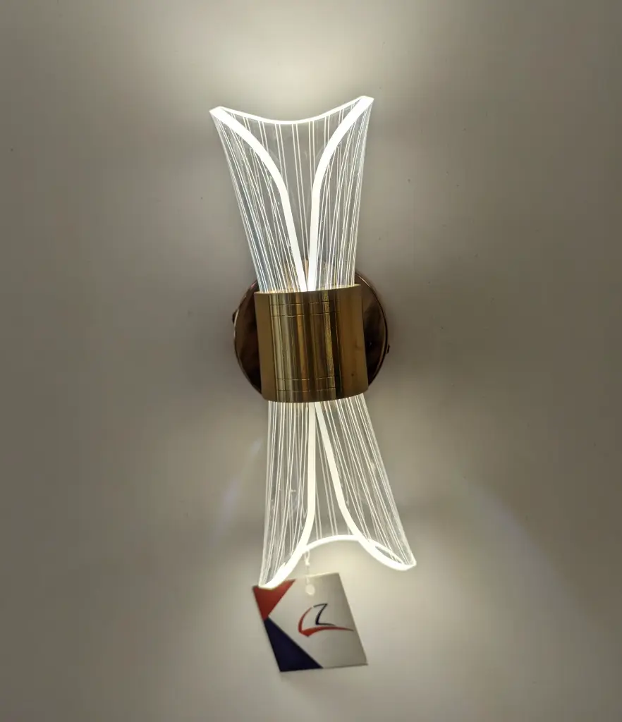 Flare wall lamp