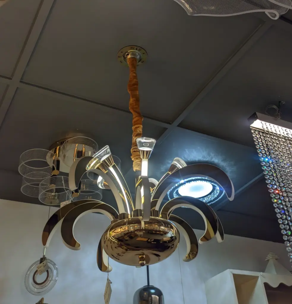 prism-chandelier-light-zone