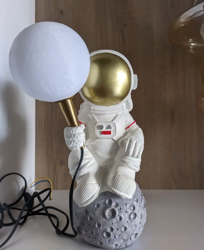 Astronaut Lamp light zone