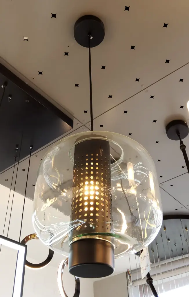 Majestic Pendant light zone