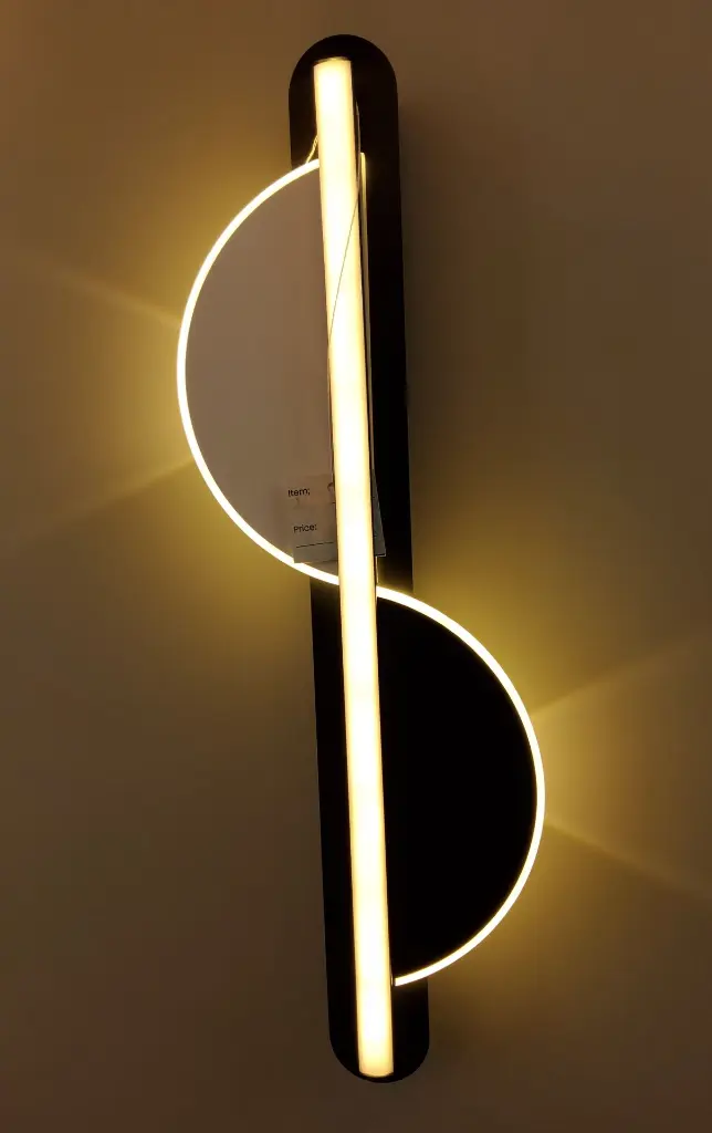 Wavy Wall Sconce light zone
