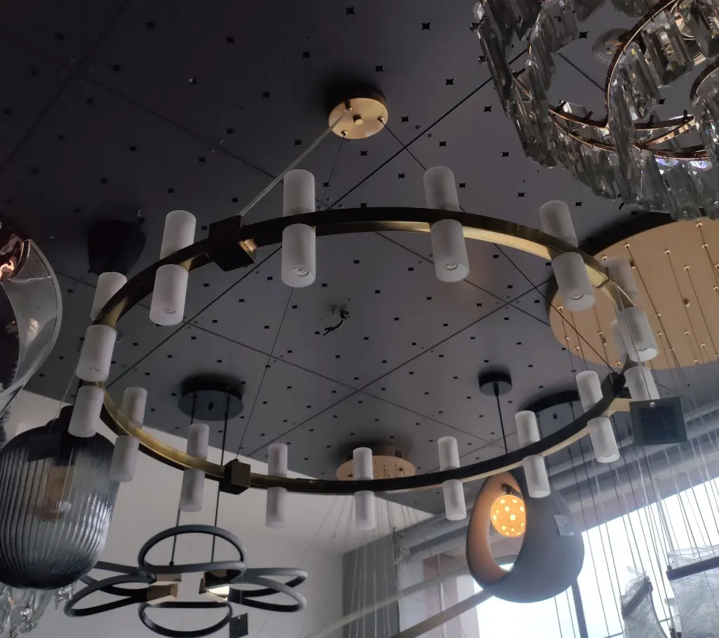Enynor chandelier