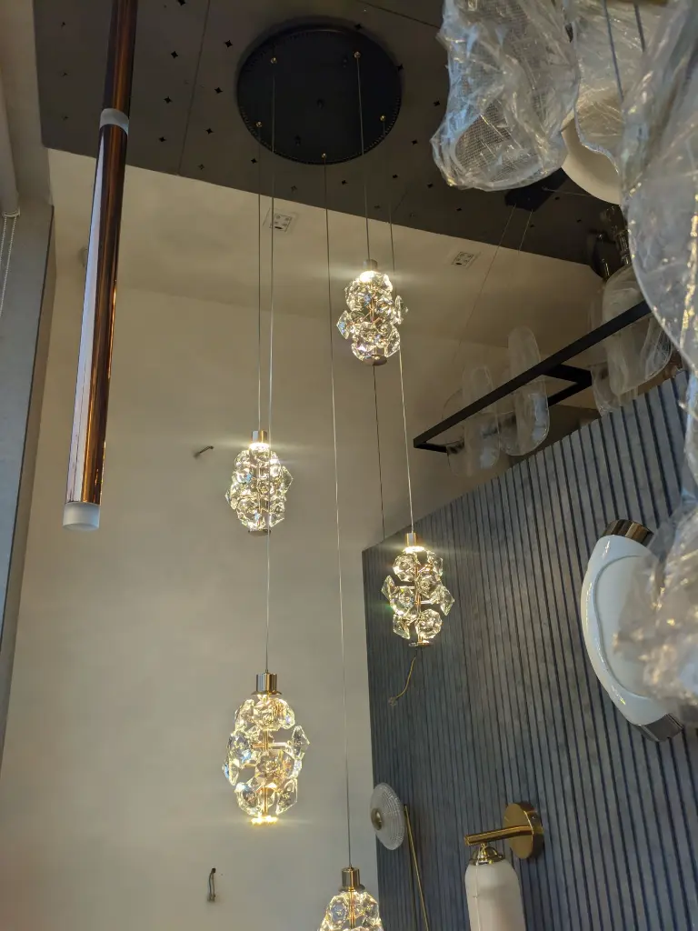 Liora Chandelier light zone