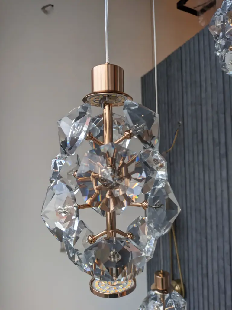 Liora Chandelier light zone