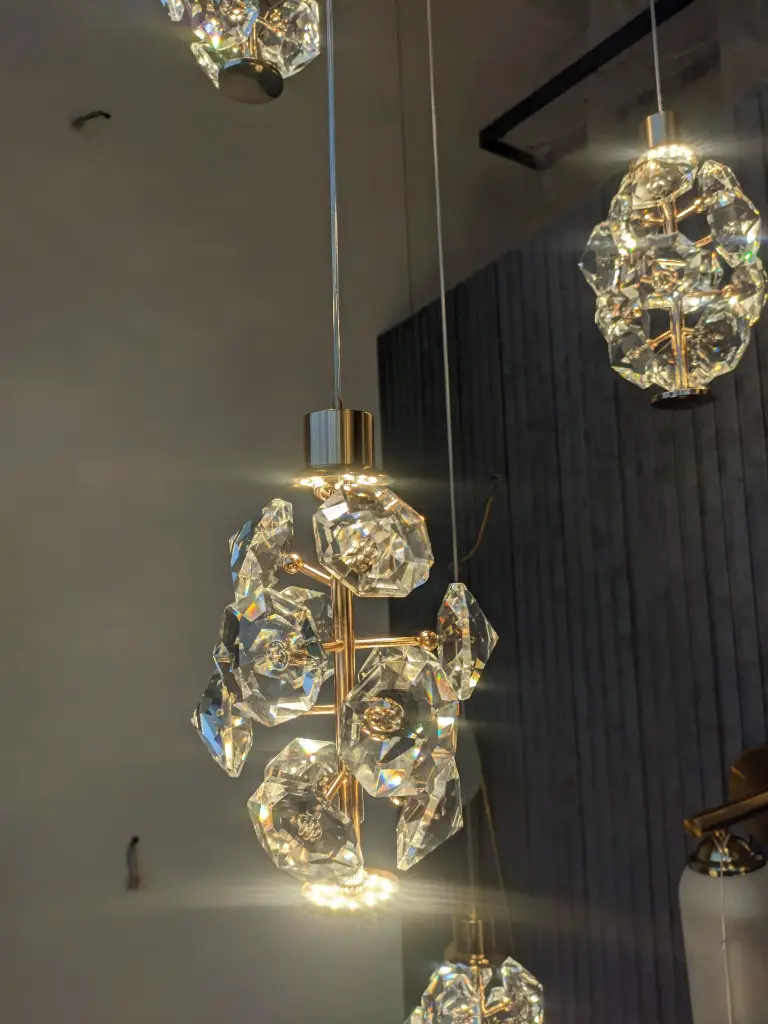 Liora Chandelier light zone