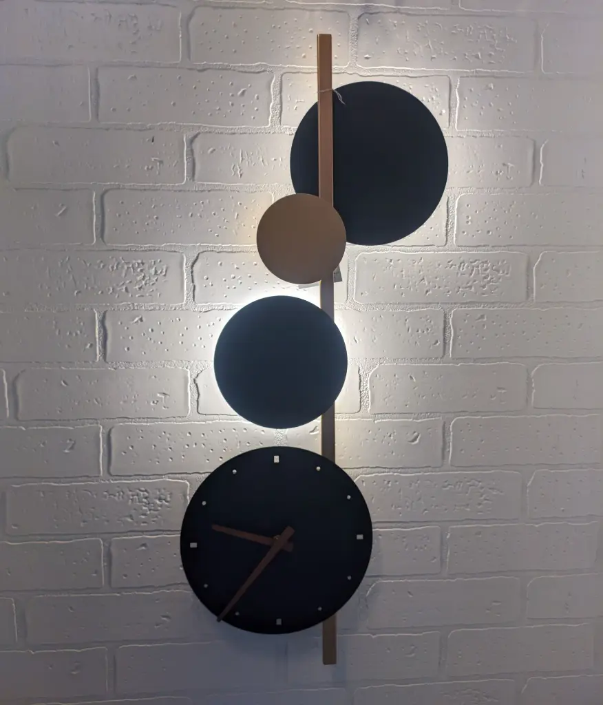 clock-sconce-light-zone