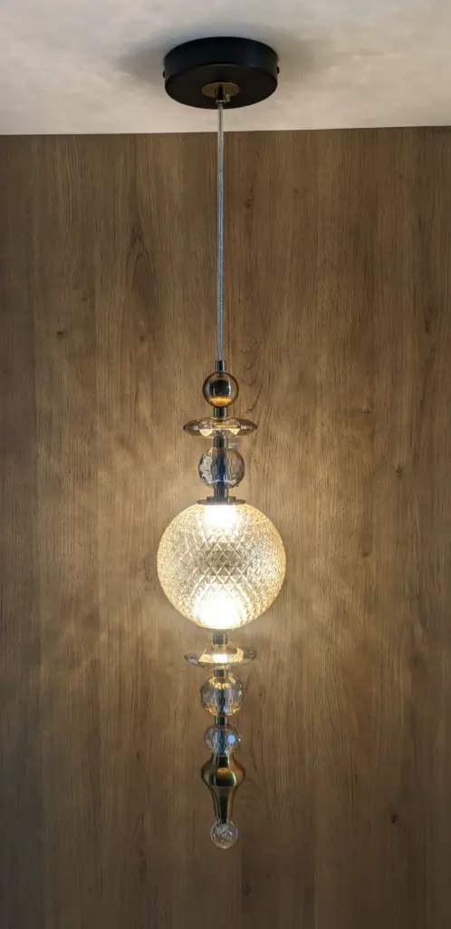 Peer pearl pendant light zone
