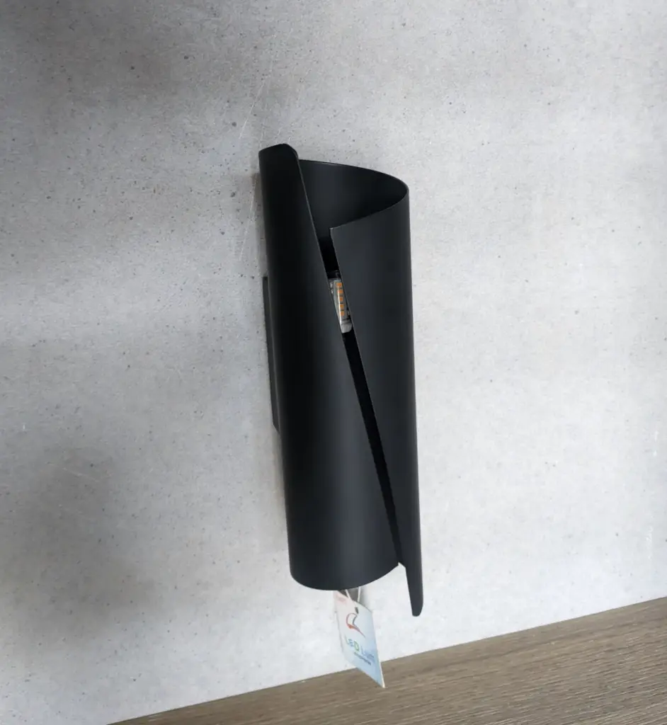 Fold wall lamp light zone