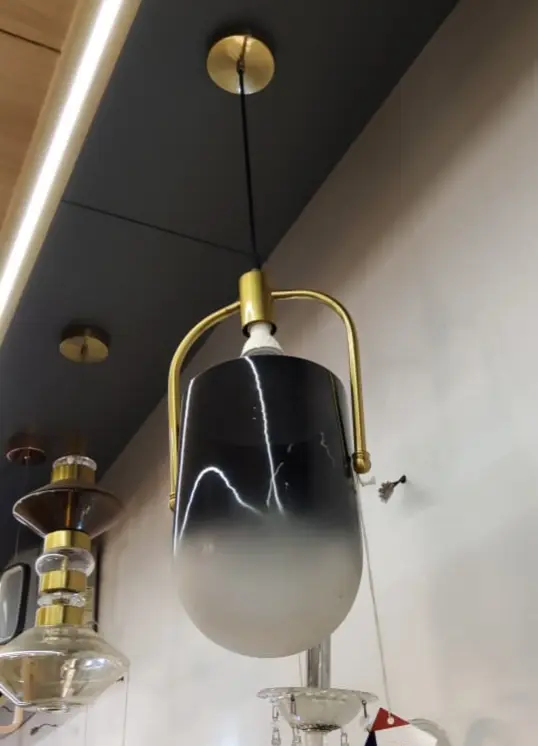 Ombre pendant light zone