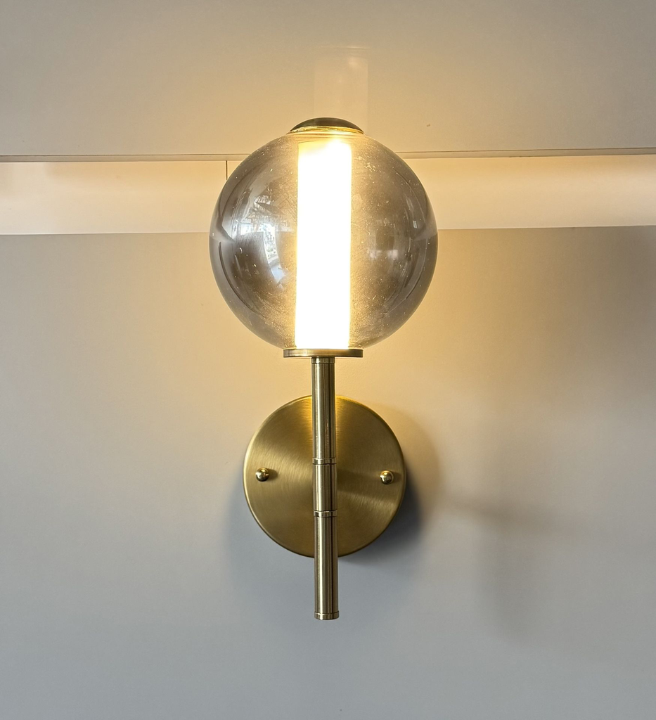 Glow wall lamp light zone