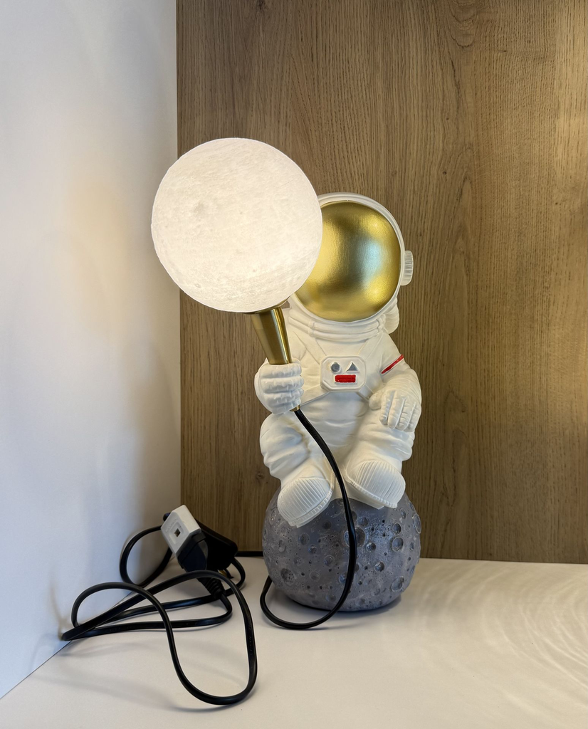 astronaut-modern-table-lamp-light-zone