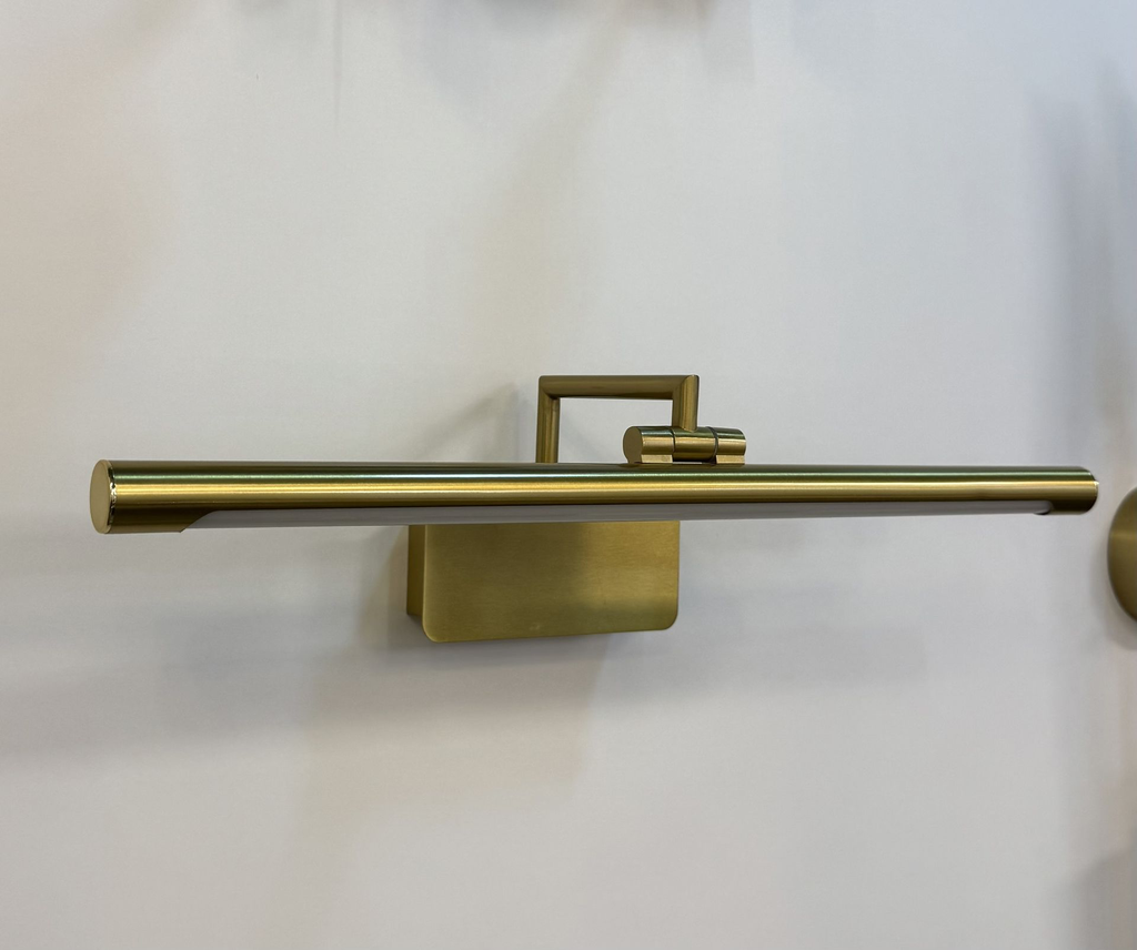 lean-mirror-gold-metal-body-light-zone