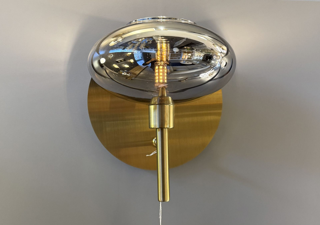 gold-glass-wall-lamp-by-light-zone