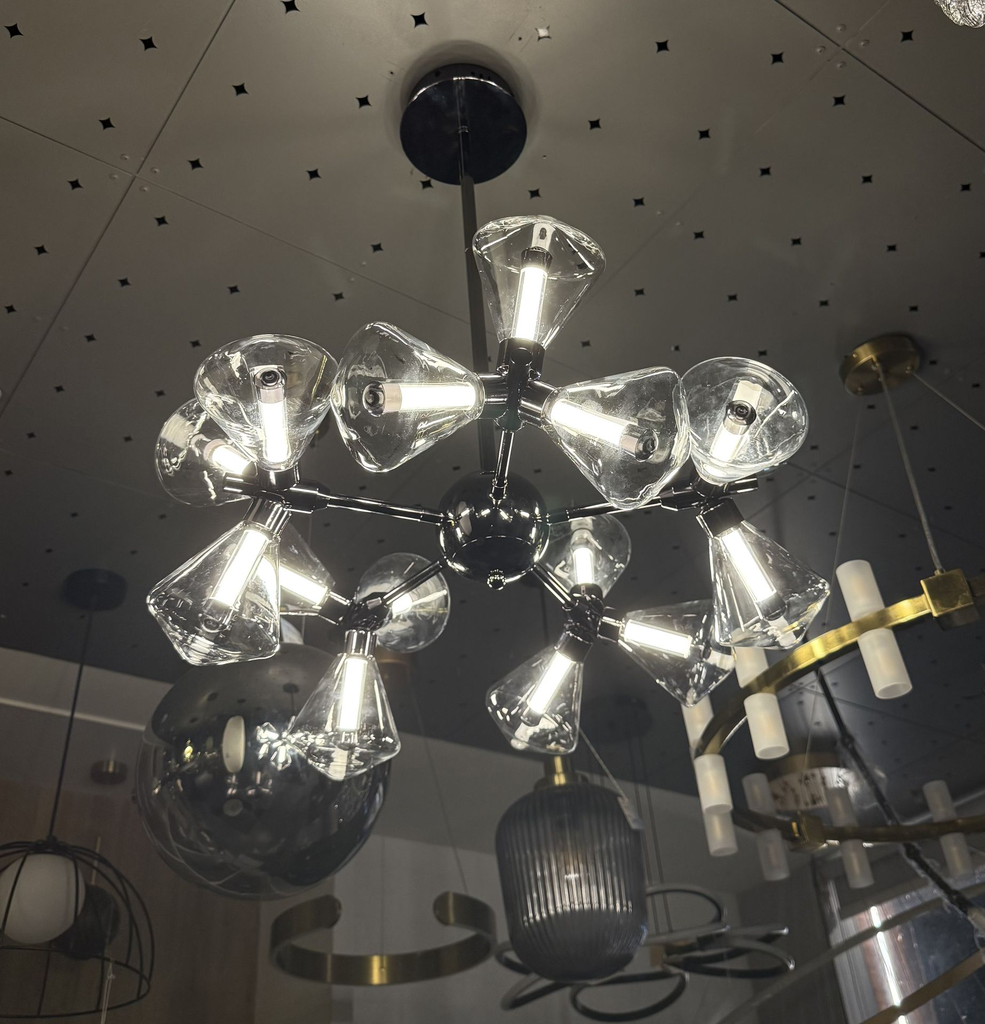 cosmo-flare-chandelier-black-by-lightzone